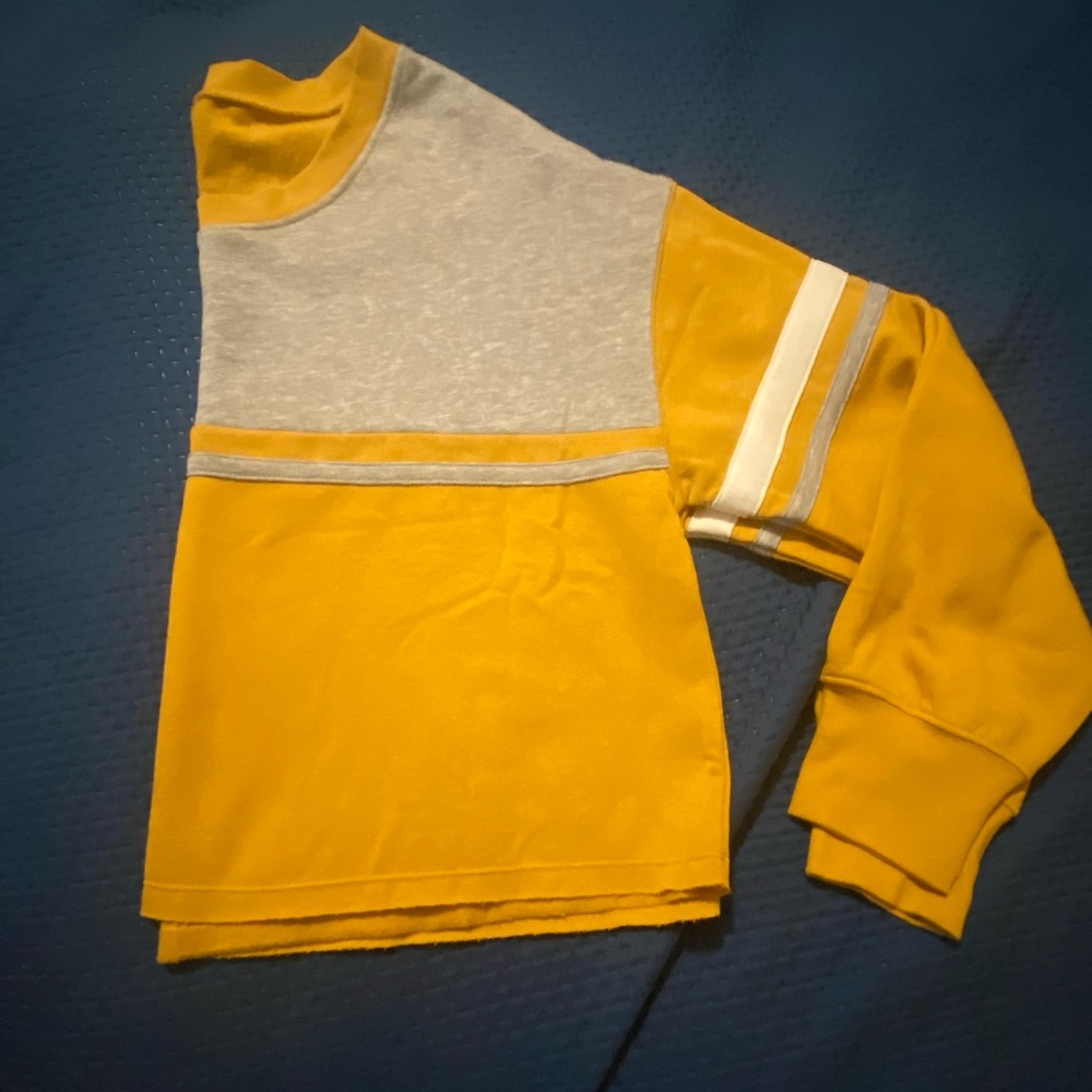 New w/o tags- super comfy lounge crop sweater